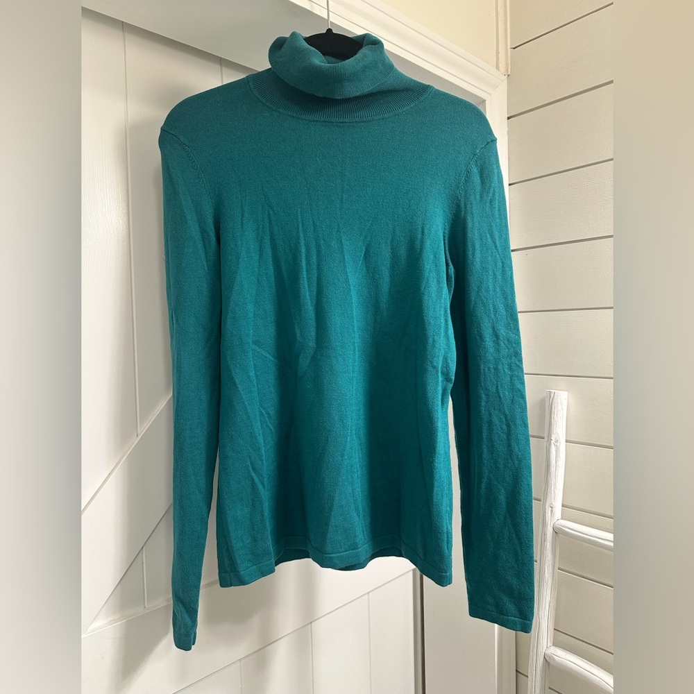 Talbots green  Long Sleeve Sweater. Medium.  Chest 34” L 25”